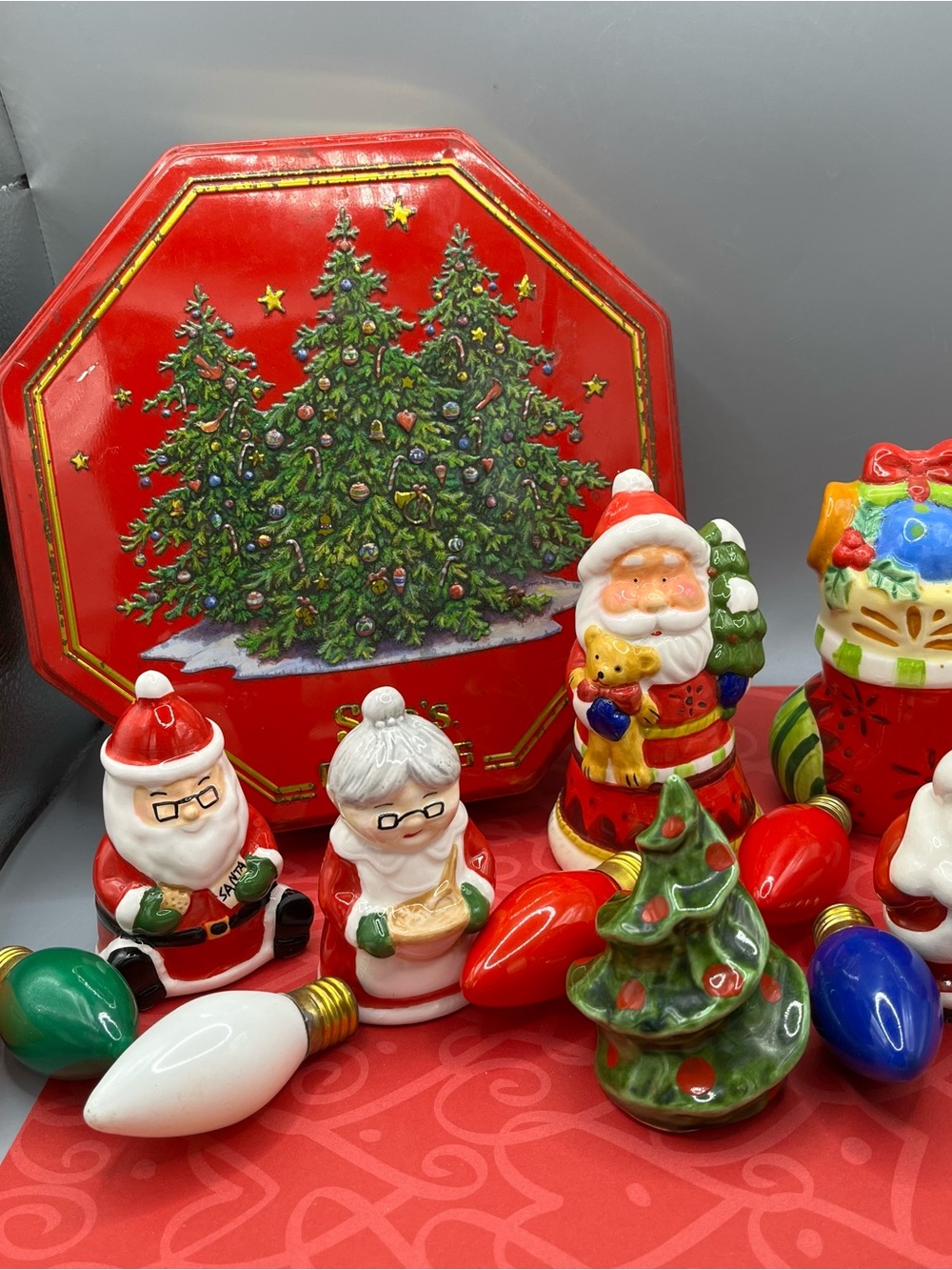Christmas Bundle Salt And pepper Shakers Sees Candy Tin Santa
